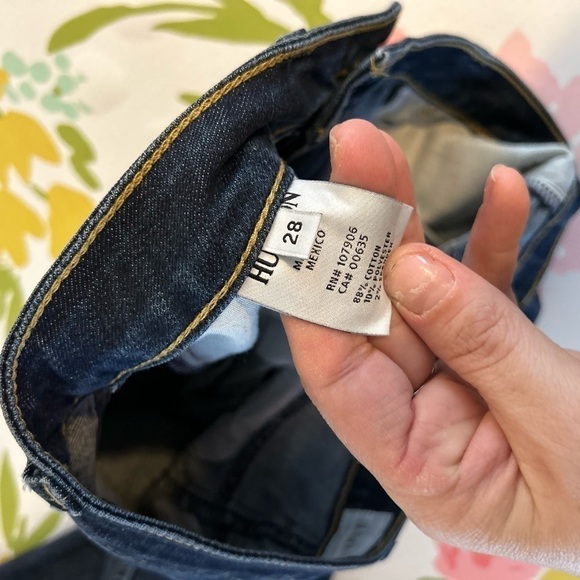 Hudson Jeans Bacara Cropped
Straight Cuffed size 28 - Picture 7 of 11